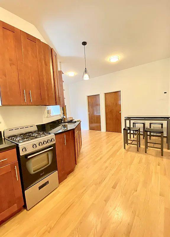 218-220 East 11th Street, Apt 1, New York, NY 10003