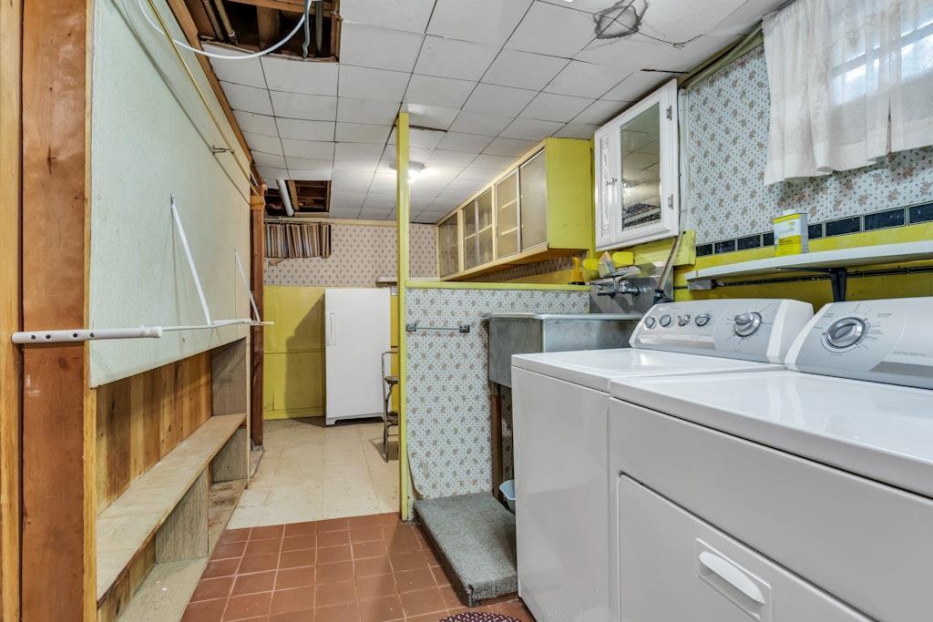 38-02 254th Street Little Neck Queens NY 11363