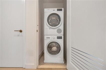 3 Court Square 902 Long Island City Queens NY 11101