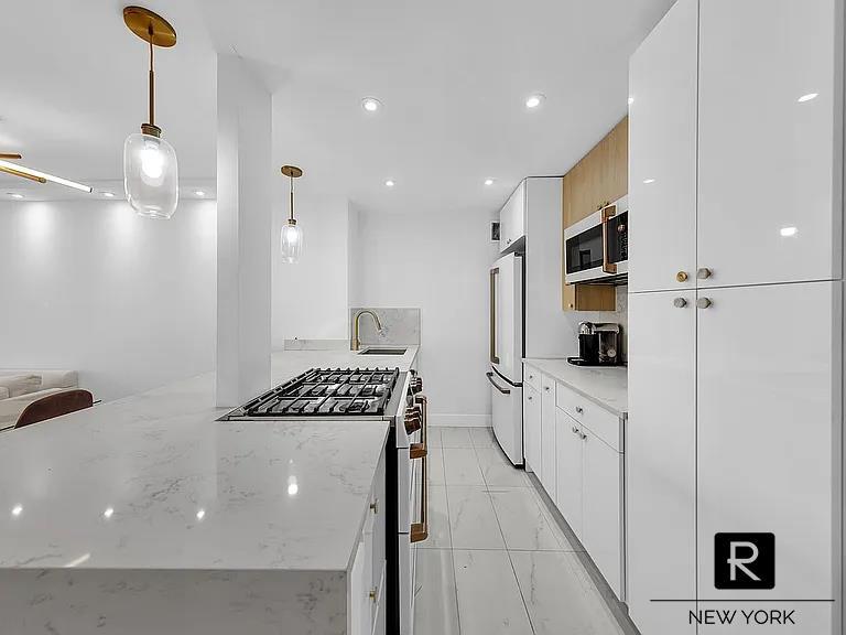 330 East 38th Street Murray Hill New York NY 10016